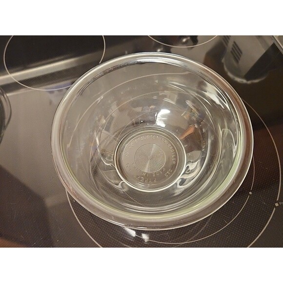Vintage Pyrex #323 Clear Glass Round Mixing Bowl USA - Picture 5 of 6